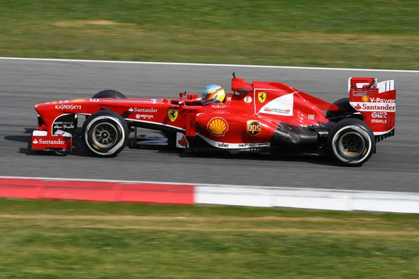 Mugello, bu Mayıs 2017: Ferrari F1 ile mugello devre İtalya Ferrari yarış gün 2017 sırasında girmek bilinmeyen. — Stok fotoğraf