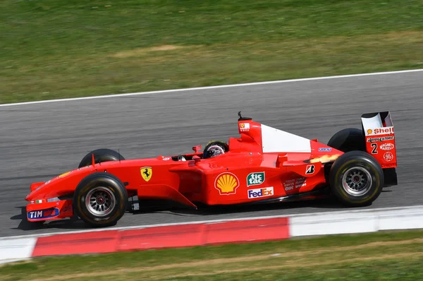 MUGELLO, IT, MAI 2017 : course inconnue avec Ferrari F1 lors des Ferrari Racing Days 2017 sur le circuit du mugello en Italie . — Photo