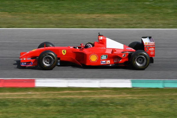 MUGELLO, IT, MAIO 2017: corrida desconhecida com Ferrari F1 durante os Ferrari Racing Days 2017 no circuito mugello em itália . — Fotografia de Stock