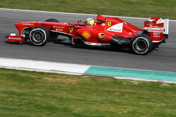 MUGELLO, IT, MAI 2017 : course inconnue avec Ferrari F1 lors des Ferrari Racing Days 2017 sur le circuit du mugello en Italie . — Photo