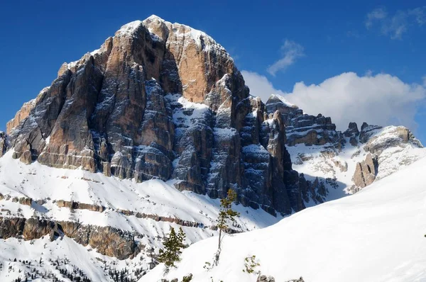 Tofane mountain group, Tofana di Mezzo, Tofana di Dentro, Tofana di Rozes, Dolomity, Cortina d 'Ampezzo, Włochy. — Zdjęcie stockowe