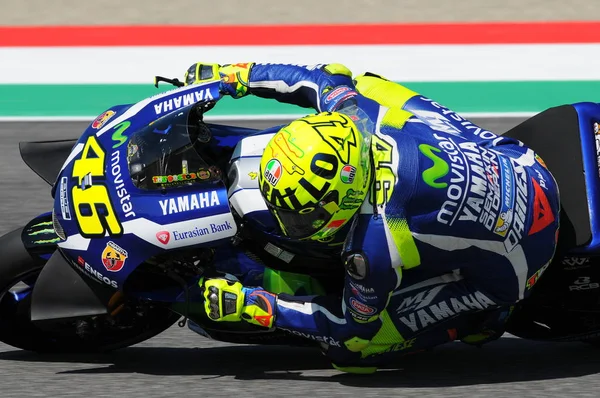 MUGELLO - ITALY, MAY 21: Italian Yamaha rider Valentino Rossi at 2016 TIM MotoGP of Italy on May 21, 2016 — Stock Photo, Image