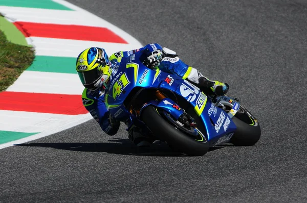 Mugello - Italië, 21 mei: Spaans Suzuki rider Aleix Espargaro op 2016 Tim Motogp Italië op 21 mei 2016 — Stockfoto