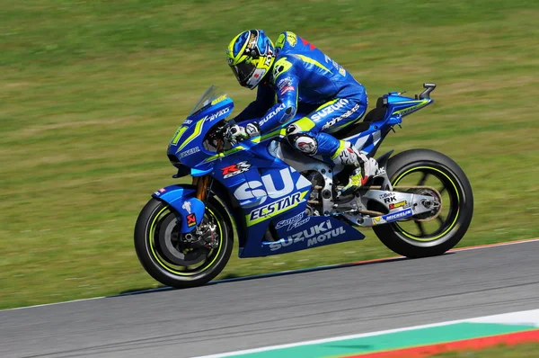 MUGELLO - ITÁLIA, 21 de maio: cavaleiro espanhol Suzuki Aleix Espargaro em 2016 TIM MotoGP da Itália em 21 de maio de 2016 — Fotografia de Stock