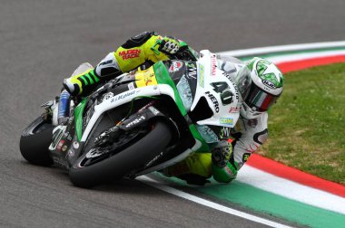 San Marino, İtalya - 12 Mayıs: Romn Ramos Esp Kawasaki Zx-10r takım gitmek On Dünya Superbike Championship.at Imola uluslararası pistinde qualifyng oturumu sırasında May12 üzerinde 2017 yılında İtalya rides