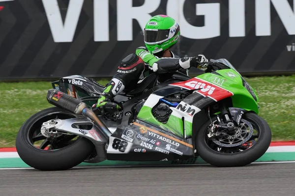 Saint-Marin, Italie - 12 mai : Randy Krummenacher SUI Kawasaki ZX-10R Kawasaki Puccetti Racing qualifyng session au Championnat du Monde Superbike sur le circuit international d'Imola le 12 mai 2017 en Italie — Photo