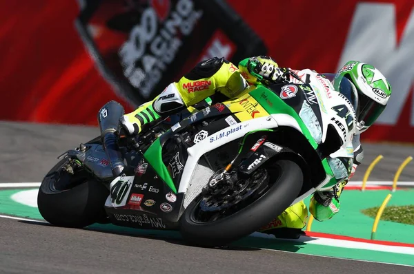 San Marino, Italia - 12 de mayo: Romn Ramos ESP Kawasaki ZX-10R Team GO ELEVEN monta durante la sesión de clasificación en el Campeonato Mundial de Superbicis. Circuito Internacional de Imola el 12 de mayo de 2017 en Italia — Foto de Stock