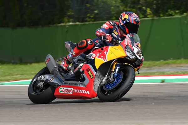 San Marino Italië - mei 12: Stefan Bradl Ger Honda Cbr1000rr Honda World Superbike Team in actie tijdens de Superbike kwalificatie sessie op de Fim Superbike 2017 op Circuit van Imola, Italië. — Stockfoto