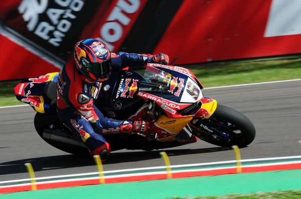 San Marino Italië - mei 12: Stefan Bradl Ger Honda Cbr1000rr Honda World Superbike Team in actie tijdens de Superbike kwalificatie sessie op de Fim Superbike 2017 op Circuit van Imola, Italië. — Stockfoto