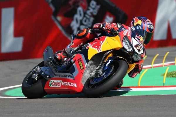 San Marino Italia - 12 de mayo: Stefan Bradl GER Honda CBR1000RR Honda World Superbike Team en acción durante la sesión de clasificación de Superbike en la FIM Superbike 2017 en Imola Circuit Italy . — Foto de Stock