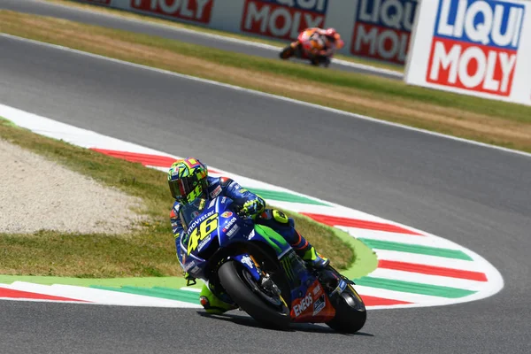 MUGELLO - ITÁLIA, JUNHO 2: piloto italiano da Yamaha Valentino Rossi no MotoGP GP 2017 da Itália em 2 de junho de 2017 — Fotografia de Stock