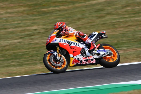 Mugello - Italië, 2 juni: Spaanse Honda rider Marc Marquez op 2017 Oakley Gp van Italië Motogp op Mugello Circuit op 2 juni, 2017 — Stockfoto