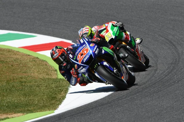 Mugello - İtalya, Haziran 3: İspanyolca Yamaha rider 2017 Motogp Oakley Gp İtalya Mugello pistinde 3 Haziran 2017 üzerinde İtalya'da eleme Maverick Vinales. — Stok fotoğraf