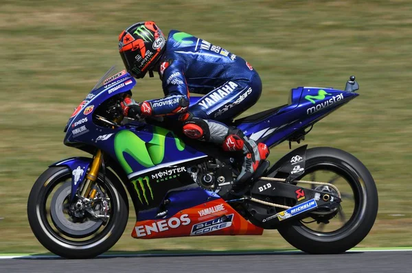 Mugello - Ιταλία, 3 Ιουνίου: Αναβάτη της Yamaha Ισπανικά Maverick Vinales τα προκριματικά της 2017 Motogp Oakley Gp της Ιταλίας στο Mugello κύκλωμα στις 3 Ιουνίου 2017 στην Ιταλία. — Φωτογραφία Αρχείου