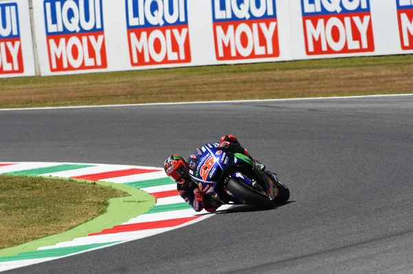 Mugello - İtalya, Haziran 3: İspanyolca Yamaha rider 2017 Motogp Oakley Gp İtalya Mugello pistinde 3 Haziran 2017 üzerinde İtalya'da eleme Maverick Vinales. — Stok fotoğraf