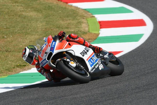 Mugello - Itálie, 3. června: Ducati španělský jezdec Jorge Lorenzo v 2017 Oakley Motogp Gp Itálie na okruhu Mugello na 3 Červen 2017 — Stock fotografie