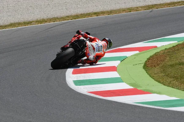 Mugello - Italien, 3 juni: Spanska Ducati rider Jorge Lorenzo på 2017 Oakley Motogp Gp Italien på Mugello Circuit 3 juni 2017 — Stockfoto