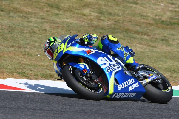 MUGELLO - ITÁLIA, 3 de junho: Italian Suzuki Ecstar rider Andrea Iannone at 2017 MotoGP GP of Italy at Mugello Circuit on JUNE 3, 2017 in Italy — Fotografia de Stock