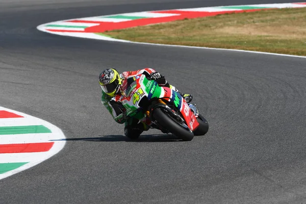 Mugello - ITALIA, 3 DE JUNIO: El piloto español de Aprilia Aleix Espargar en el GP de Italia OAKLEY 2017 de MotoGP Mugello el 3 DE JUNIO DE 2017. Italia — Foto de Stock