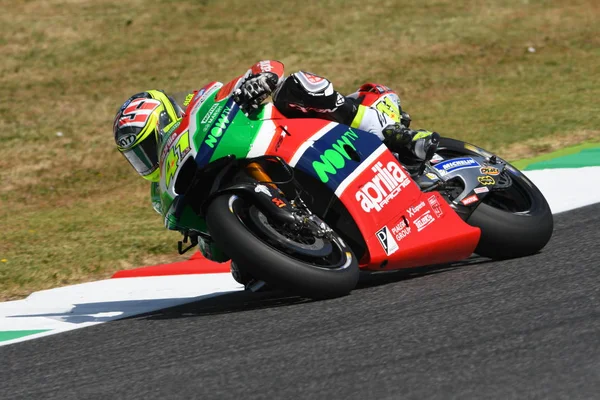 Mugello - Włochy, 3 czerwca: Hiszpański Aprilia rider Aleix Espargar w 2017 Oakley Gp z Włoch z Motogp Mugello na 3 czerwca 2017 r. Włochy — Zdjęcie stockowe