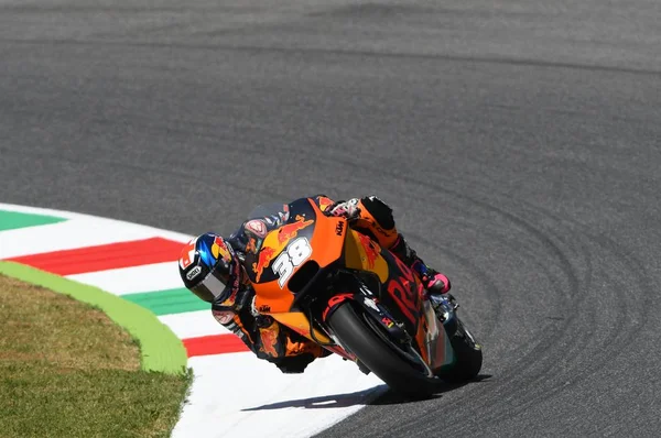 Mugello - ITÁLIA, JUNHO 3: Britânico KTM MotoGP piloto Bradley Smith em 2017 OAKLEY GP da Itália de MotoGP Mugello em JUNHO 3, 2017. Itália — Fotografia de Stock