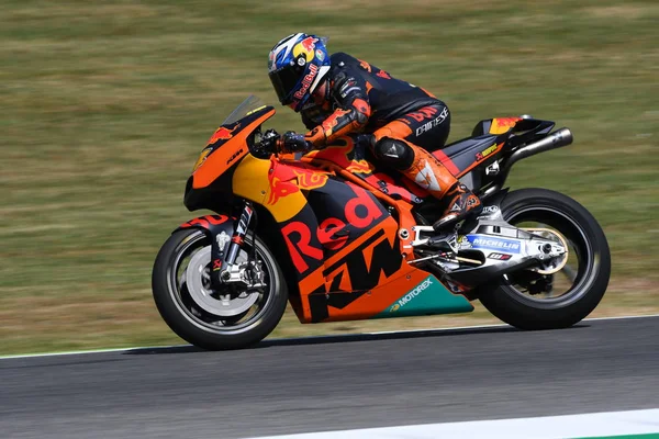 Mugello - ITÁLIA, JUNHO 3: Espanhol KTM MotoGP piloto Pol Espargar em 2017 OAKLEY GP da Itália de MotoGP Mugello em JUNHO 3, 2017. Itália — Fotografia de Stock