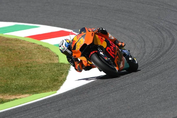 Mugello - ITALIA, 3 DE JUNIO: El piloto español de KTM MotoGP Pol Espargar en el OAKLEY GP de Italia 2017 de MotoGP Mugello el 3 DE JUNIO DE 2017. Italia — Foto de Stock