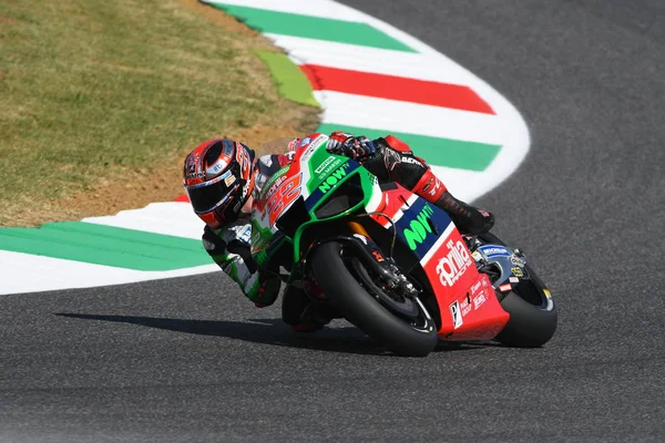 Mugello - ITALIA, 3 DE JUNIO: El piloto británico de Aprilia Sam Lowes en el GP de Italia de OAKLEY 2017 de MotoGP Mugello el 3 de junio de 2017. Italia — Foto de Stock