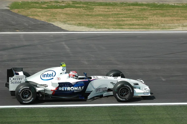 Imola - italien, 21. märz: f1 driver robert kubica on clean bmw f1 at 2006 f1 gp of san marino on 21. märz 2006. italien. — Stockfoto