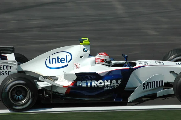Imola - ITALIA, 21 DE MARZO: Piloto de F1 Robert Kubica en Sauber BMW F1 en el GP de F1 2006 de San Marino el 21 de MARZO de 2006. Italia . — Foto de Stock