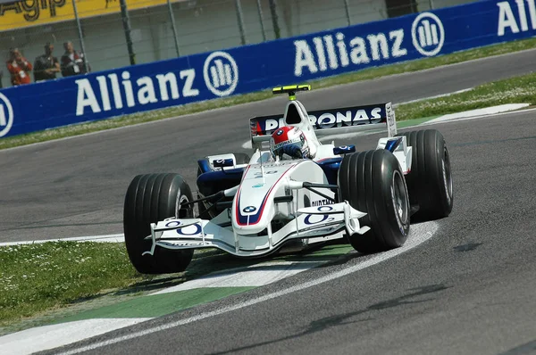 Imola - ITALY, MARCH 21: F1 Driver Robert Kubica บน Sauber BMW F1 ที่ 2006 F1 GP ของ San Marino ในวันที่ 21 มีนาคม 2006 อิตาลี . — ภาพถ่ายสต็อก