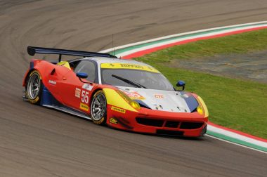 Imola, İtalya 13 Mayıs 2016: Af Corse Ita Ferrari F458 Italia Duncan Cameron (Gbr) Matt Griffin (IRL) Aaron Scott (Gbr), eylem sırasında Avrupa Le Mans serisi - 4 saat İtalya.