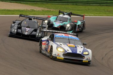 Imola, İtalya 13 Mayıs 2016: Aston Martin V8 Vantage, tahrik Andrew Howard (Gbr), Darren Turner (Gbr), Alex Macdowall (Gbr), eylem sırasında Avrupa Le Mans serisi - 4 saat - Imola, İtalya.