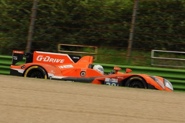 Imola, Włochy 13 maja 2016: Gibson 015s-Nissan, napędzany przez Simon Dolan i Harry Tincknell, w akcji podczas European Le Mans Series - 4 godziny - Imola, Włochy. — Zdjęcie stockowe