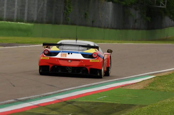 Imola, Italië, 13 mei 2016: Af Corse Ita Ferrari F458 Italia Duncan Cameron (Gbr) Matt Griffin (Irl) Aaron Scott (Gbr), in actie tijdens de European Le Mans Series - 4 uur Italië. — Stockfoto