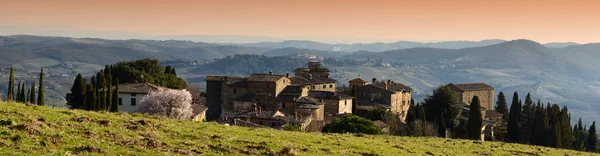 El Volpaia, un pueblo medieval en Toscana, cerca de Florencia in Chianti. Italia . — Foto de Stock