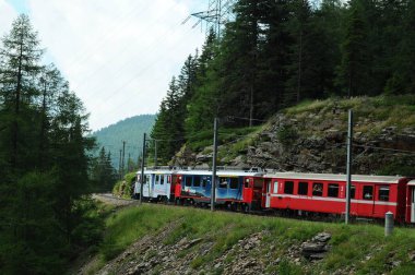 İsviçre: Temmuz 2012, yaz aylarında İsviçre dağ treni Bernina Express