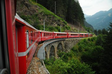 İsviçre: Temmuz 2012, İsviçre dağ treni Bernina Express Tirano St. Moritz için