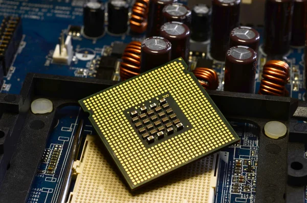 Närbild av Cpu processorn över datormoderkort. Tecnology bakgrund. — Stockfoto