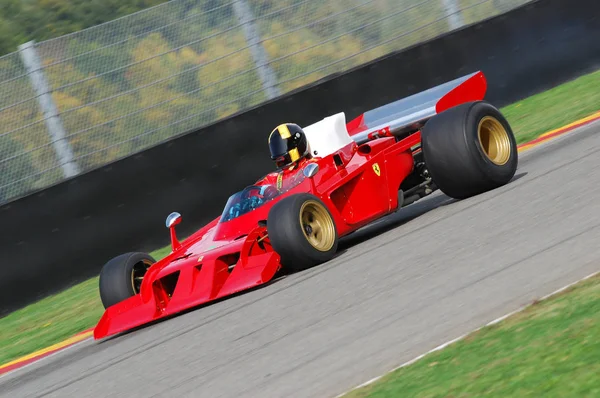 Mugello İtalya Kasım, 2007: Bilinmeyen çalışma onun tarihi 1970'lerde Ferrari F1 312 B3 ile devre Mugello İtalya Finali Mondiali Ferrari 2007 sırasında içine (spazzaneve).