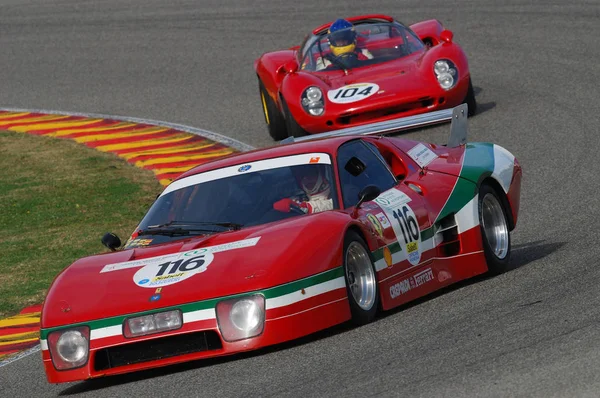 Mugello, it, november 2007: unbekannter lauf mit altem ferrari bb 512 auf der mugello-strecke in italien während des finali mondiali ferrari 2007. italien — Stockfoto