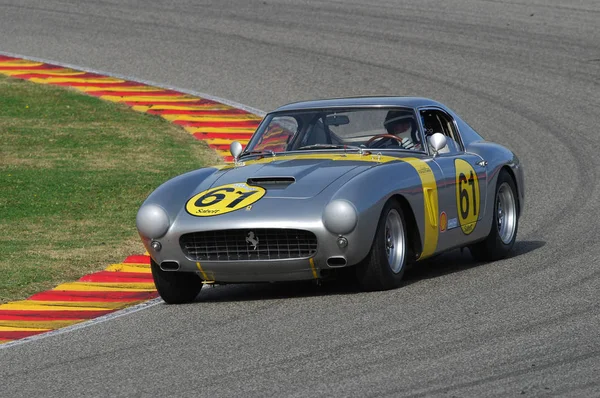 Mugello, o, Kasım, 2007: Bilinmeyen ile çalışır eski 1960'larda Ferrari 250 devre Mugello İtalya Finali Mondiali Ferrari 2007 sırasında. İtalya