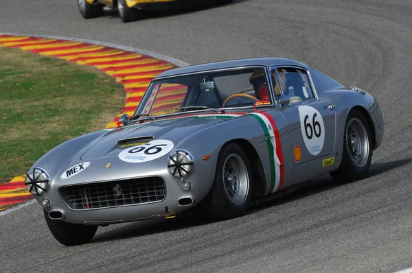 Mugello, o, Kasım, 2007: Bilinmeyen ile çalışır eski 1960'larda Ferrari 250 devre Mugello İtalya Finali Mondiali Ferrari 2007 sırasında. İtalya