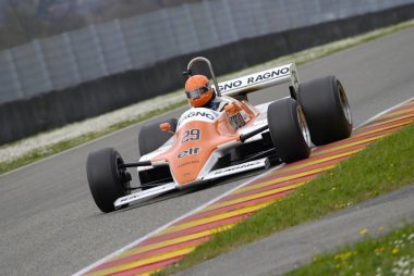 Mugello devre 1 Nisan 2007: bilinmeyen Mugello tarihi Festival süresince klasik F1 araba 1979 okları a4 Siegfried Stohr devre Mugello İtalya üzerinde eski çalıştırmak.