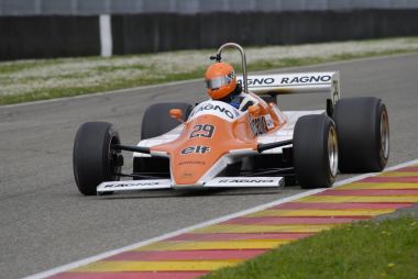 Mugello devre 1 Nisan 2007: bilinmeyen Mugello tarihi Festival süresince klasik F1 araba 1979 okları a4 Siegfried Stohr devre Mugello İtalya üzerinde eski çalıştırmak.
