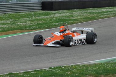 Mugello devre 1 Nisan 2007: bilinmeyen Mugello tarihi Festival süresince klasik F1 araba 1979 okları a4 Siegfried Stohr devre Mugello İtalya üzerinde eski çalıştırmak.