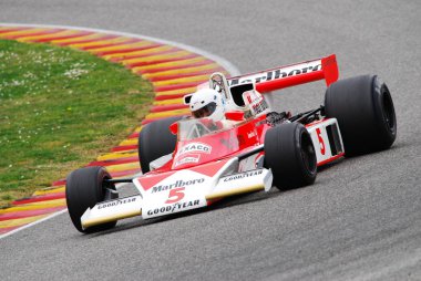Mugello devre 1 Nisan 2007: Klasik F1 araba 1976 Mclaren M23 James Hunt Mugello devre Mugello tarihi Festivali sırasında İtalya ex.
