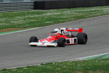 Mugello devre 1 Nisan 2007: Klasik F1 araba 1976 Mclaren M23 James Hunt Mugello devre Mugello tarihi Festivali sırasında İtalya ex.