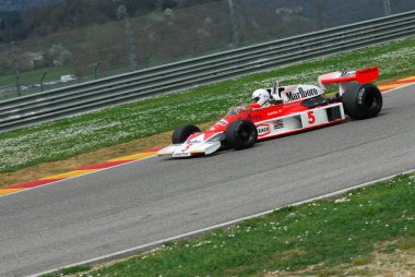Mugello devre 1 Nisan 2007: Klasik F1 araba 1976 Mclaren M23 James Hunt Mugello devre Mugello tarihi Festivali sırasında İtalya ex.