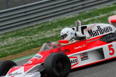 Mugello devre 1 Nisan 2007: Klasik F1 araba 1976 Mclaren M23 James Hunt Mugello devre Mugello tarihi Festivali sırasında İtalya ex.